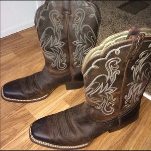 Women’s ariat boots size 9.5